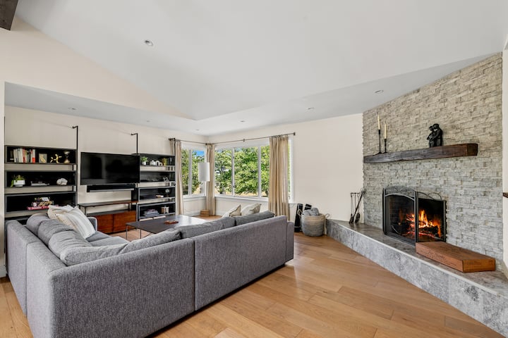 Retreat W/ Hot Tub, Fire Pit, Bocce, & Playground! - サンタ・ローザ, CA
