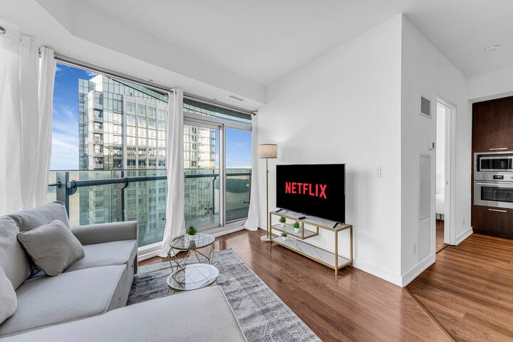 60th Floor-Stunning Lake View (5 Beds +Parking) gallery image 4