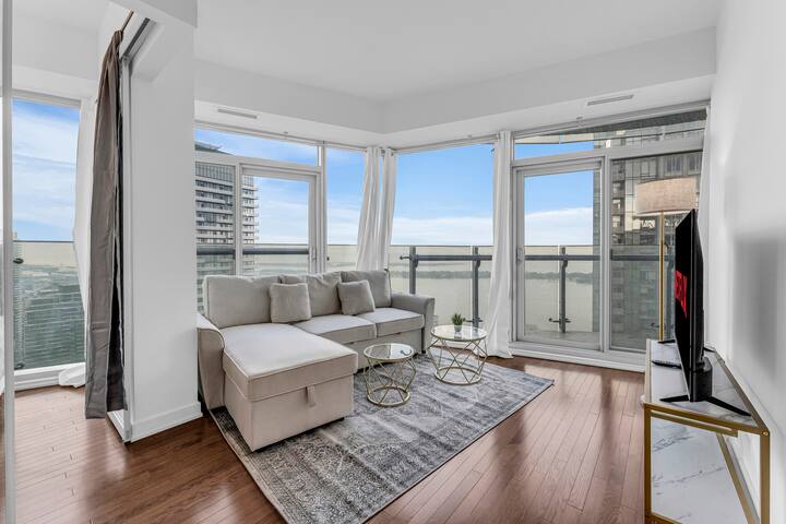 60th Floor-Stunning Lake View (5 Beds +Parking) gallery image 2