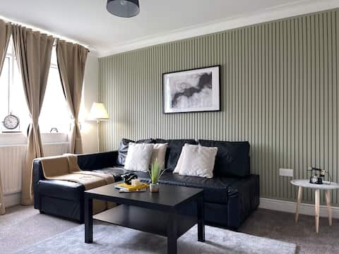 Spacious home in Woodhouse sleeps 10 guests!