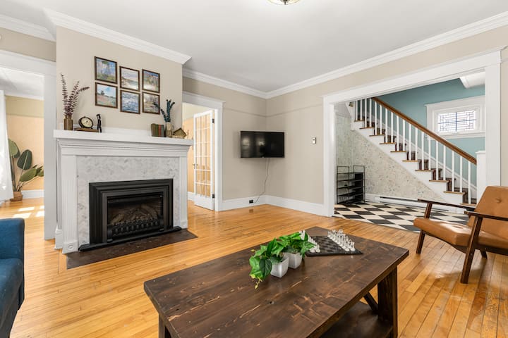 Charming 8-bed | Hot Tub | Bbq | Groups | Downtown - Moncton