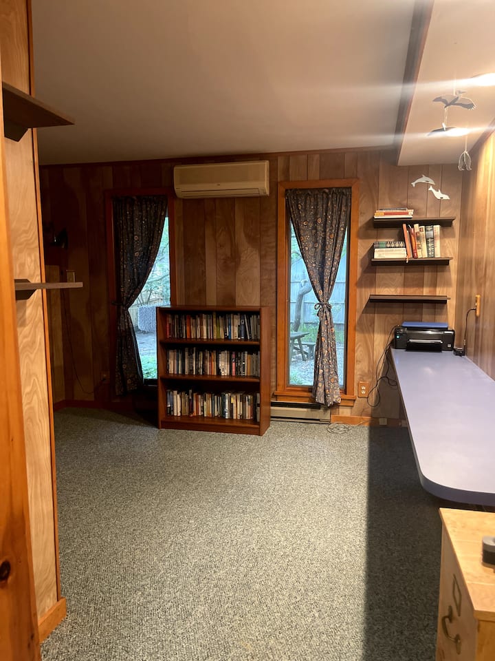 Camera da letto extra e/o spazio di lavoro fuori dalla lavanderia. 