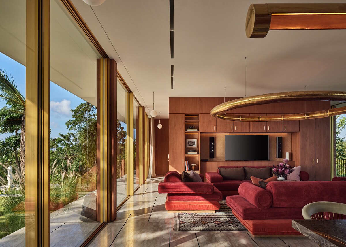 Home in South Kuta · ★5.0 · 3 bedrooms · 3 beds · 2 private baths รายการ Airbnb เปรียบเทียบ