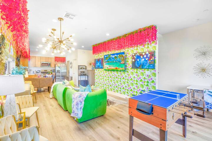 H. Fab 5BD/4.5BA NoHo Escape: Games, Deck, Parking