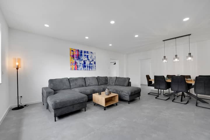 150qm, 8 Personen, Terrasse, Messe, Parkplatz - Neuss