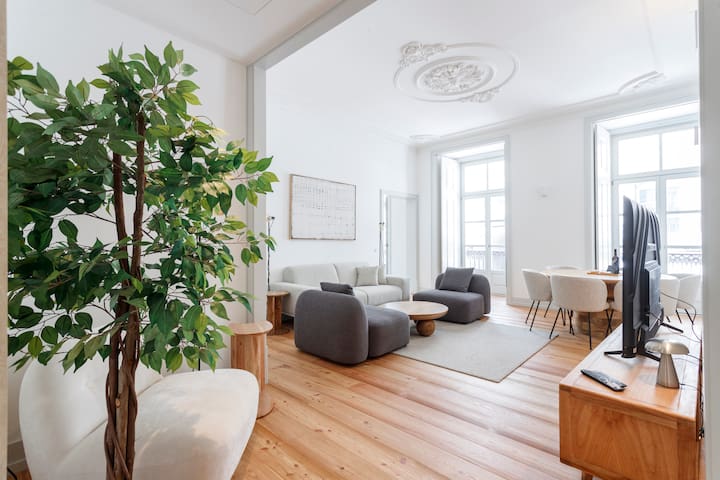 MY LX FLAT Bright Stylish 3BR Apartment inDowntown