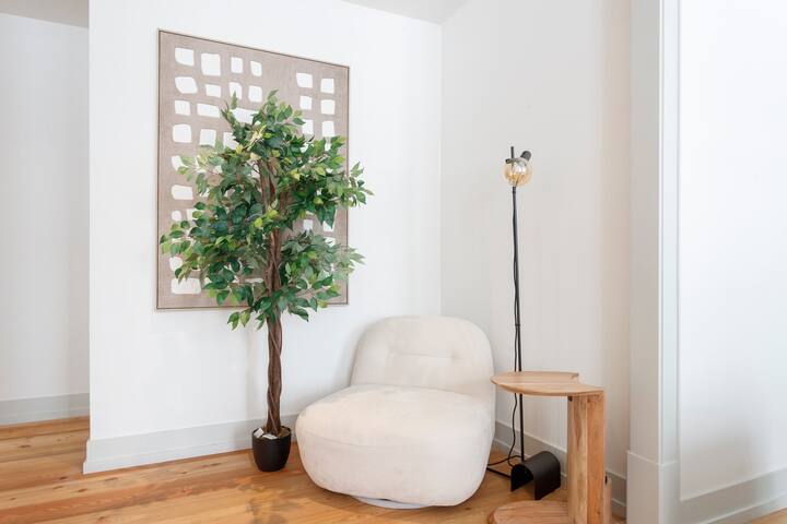 MY LX FLAT Bright Stylish 3BR Apartment inDowntown gallery image 4