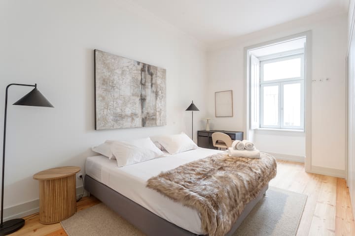 MY LX FLAT Bright Stylish 3BR Apartment inDowntown gallery image 2