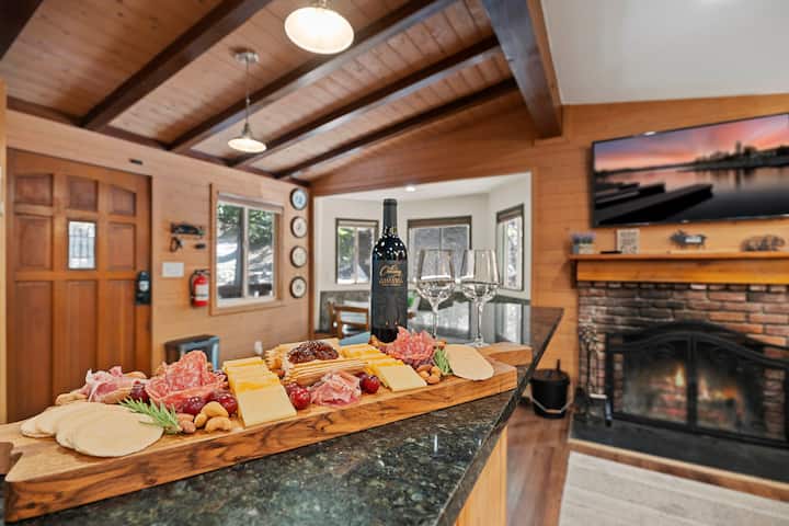 *Swiss Chalet* Mins 2 Skypark | 5 Br | Sleeps 12 - Lake Arrowhead, CA
