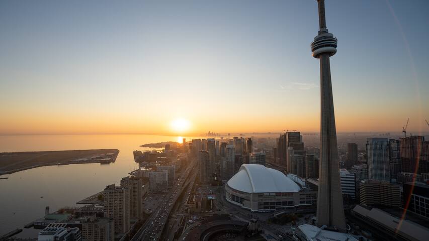 Luxury Hi Rise 5Beds CN Tower gallery image 2