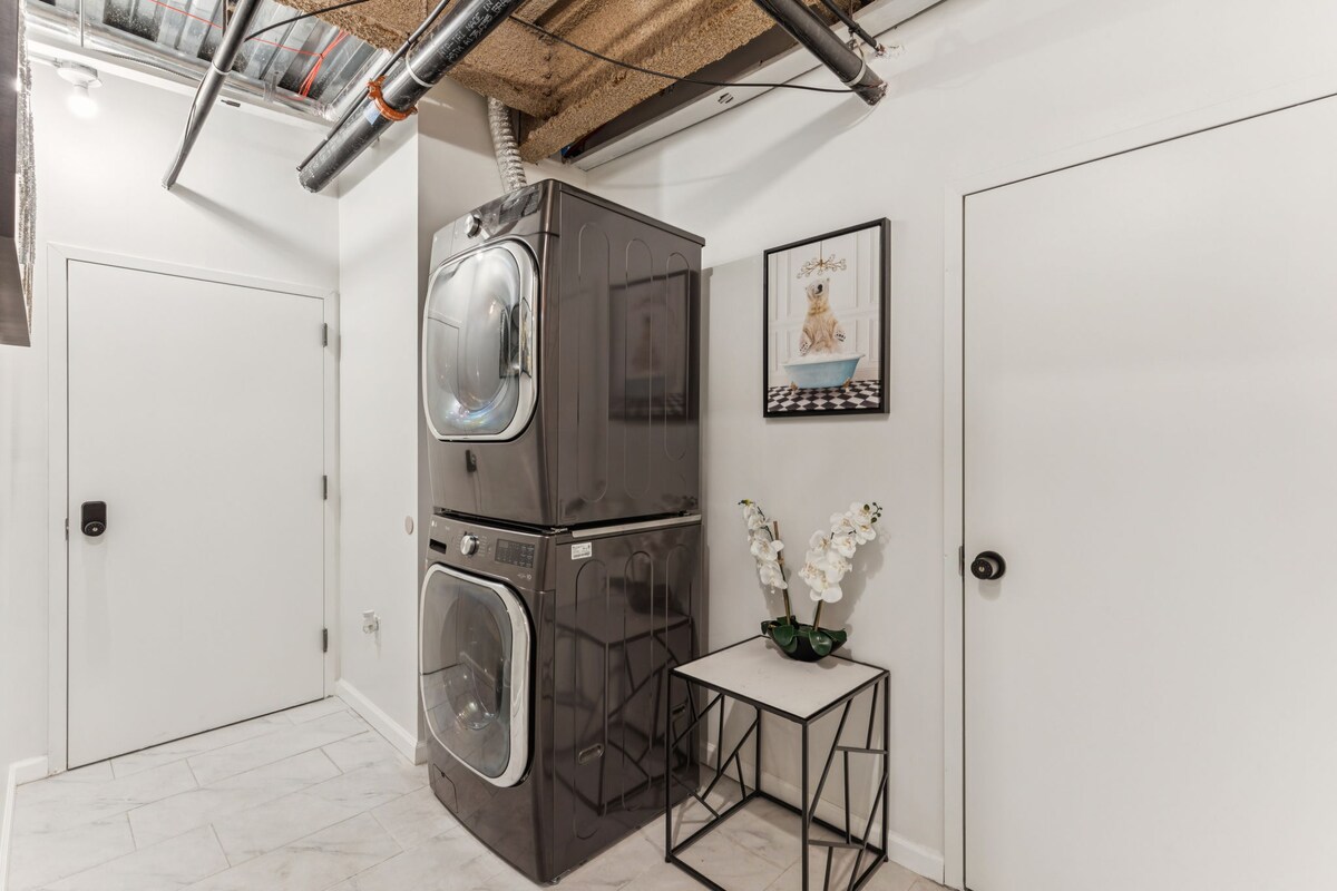Modish Cozy Suite