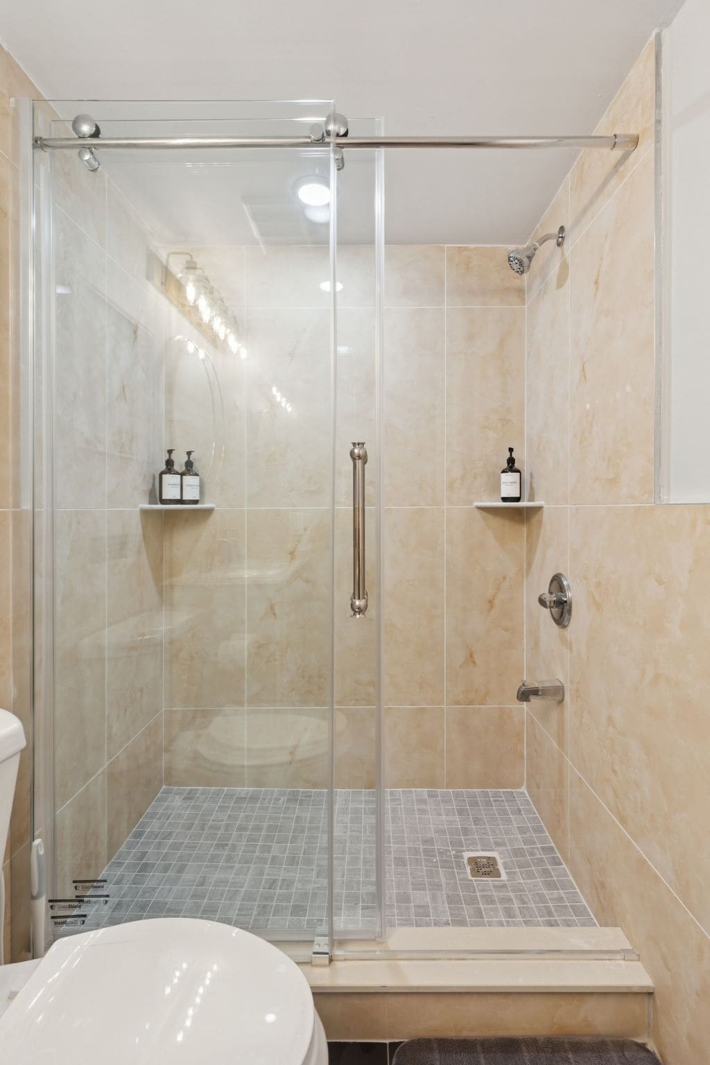 Modish Cozy Suite