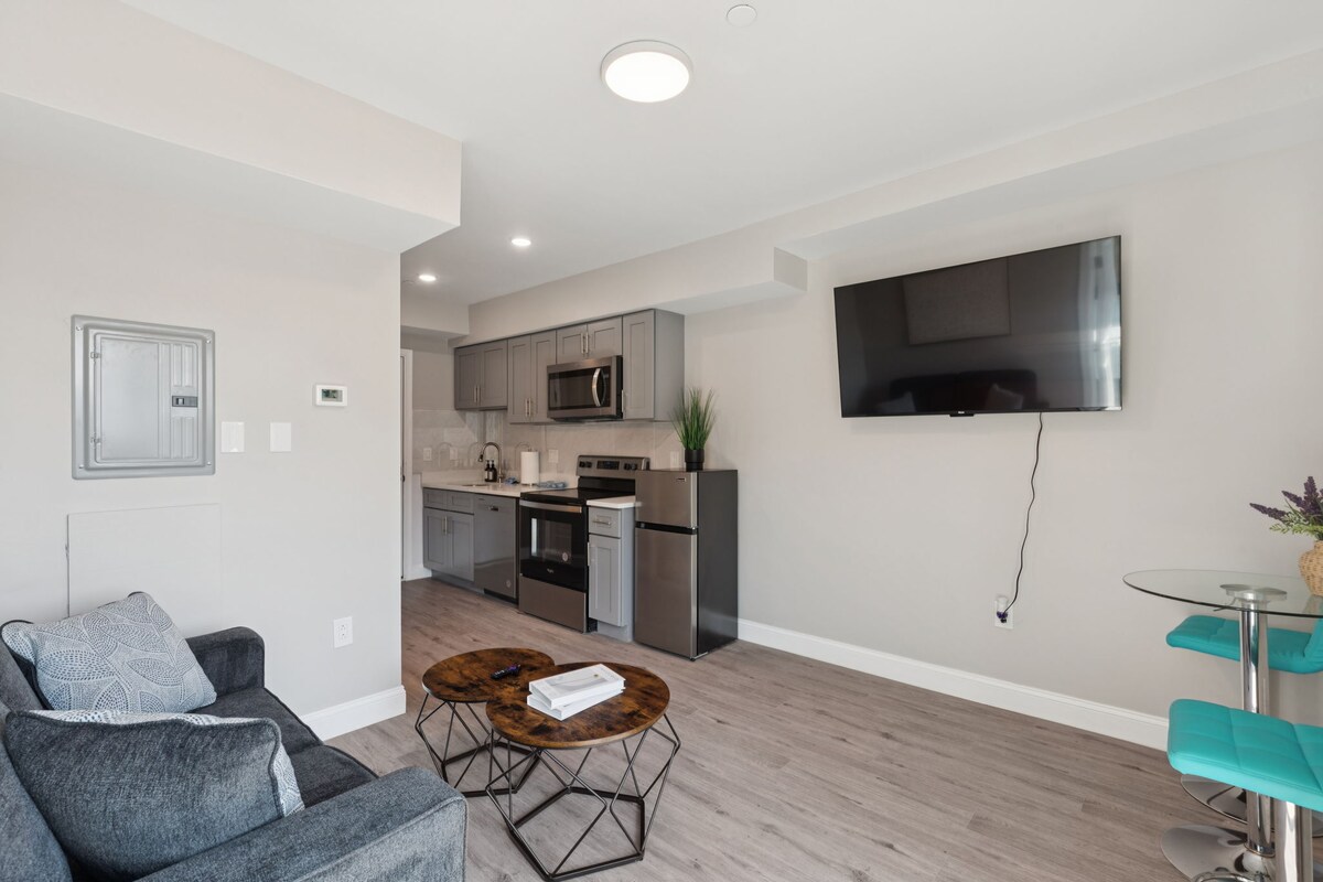 Modish Cozy Suite