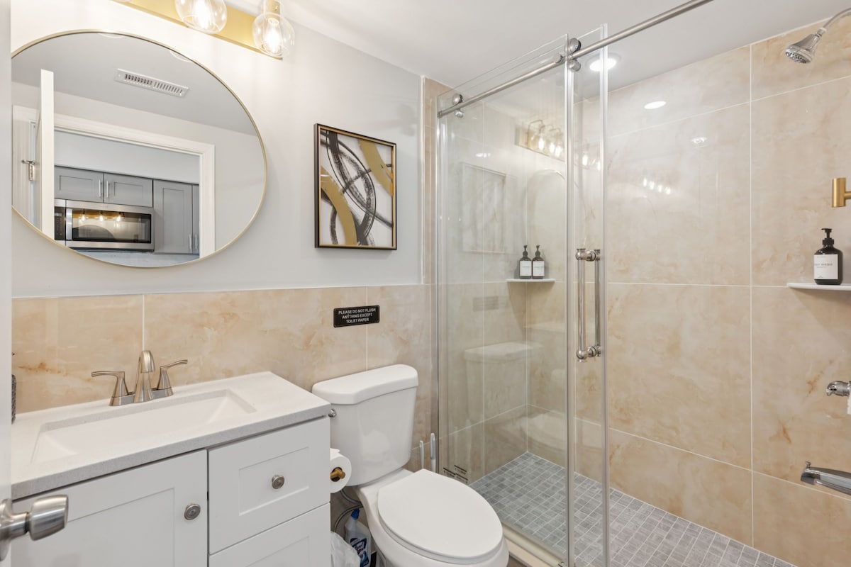 Modish Cozy Suite