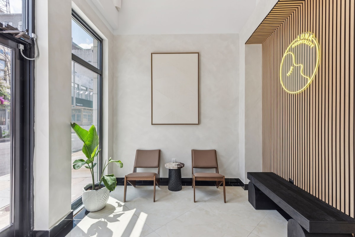 Modish Cozy Suite