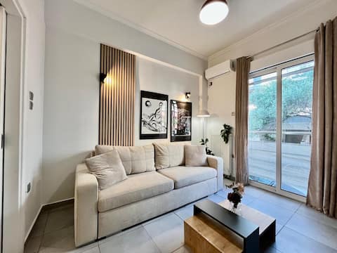 Top performing Airbnb: Modern 1BR AC Workspace 2min Metro 20min Acropolis in ΑΓΙΑΣ ΑΙΚΑΤΕΡΙΝΗΣ