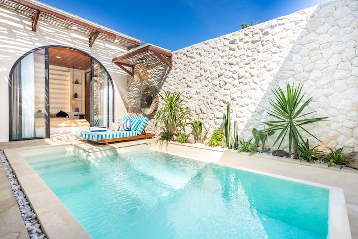 Oceana West pool area