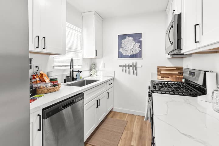 Pet-friendly Coastal House | Sleeps 6 - San Diego, CA