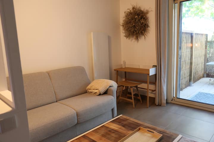 Grand Studio Et Terrasse Privée - Lambesc