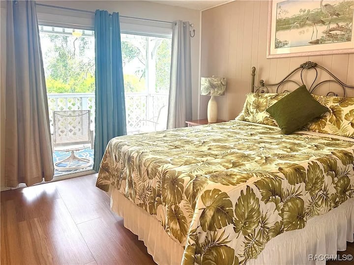 Schlafzimmer 1