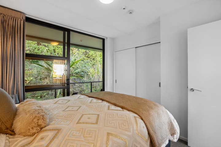 Kitanda cha Malkia chenye starehe sana