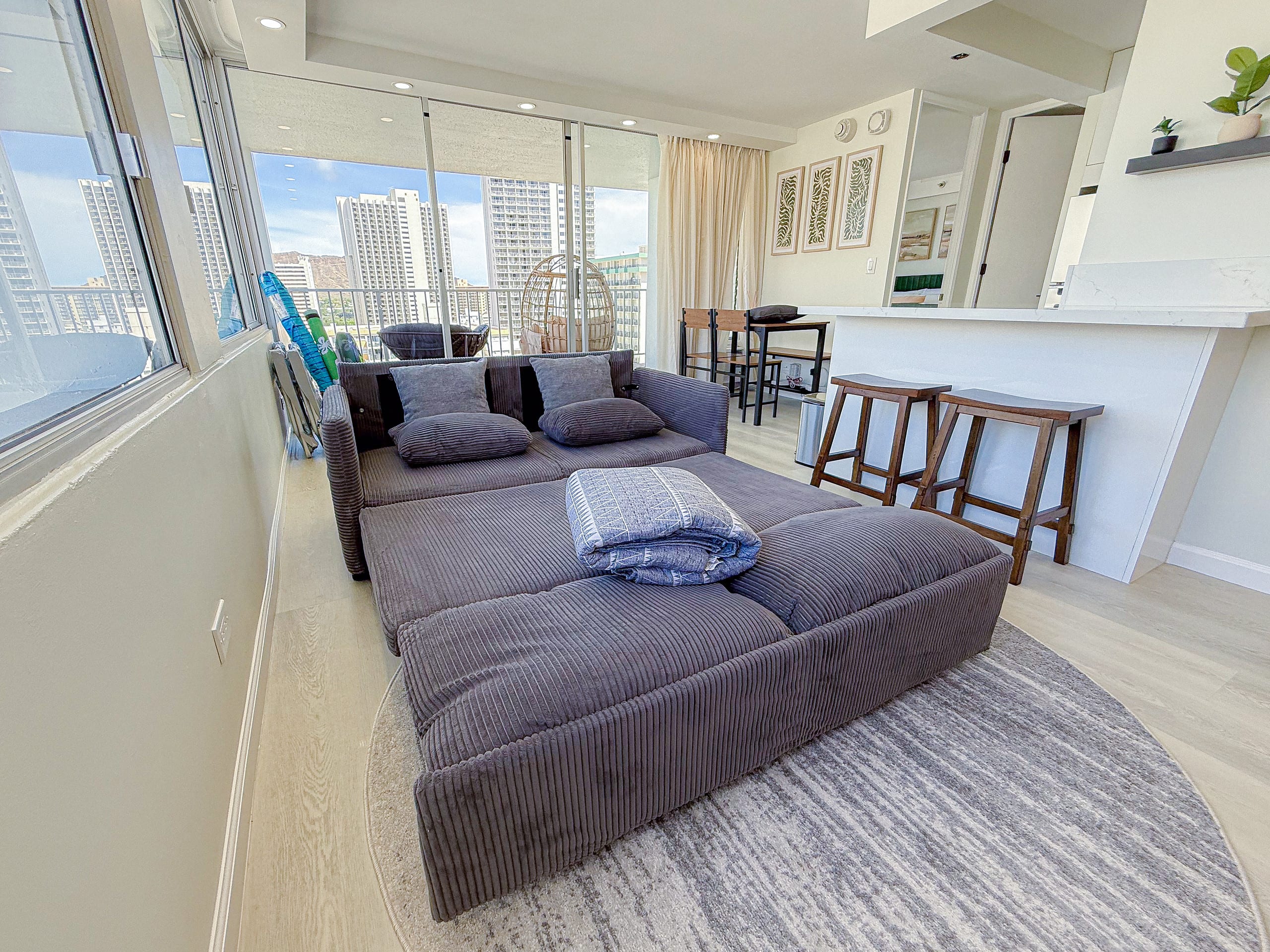 Waikiki Beach & Diamond Head View | 18F Luxe 1B - Image 6
