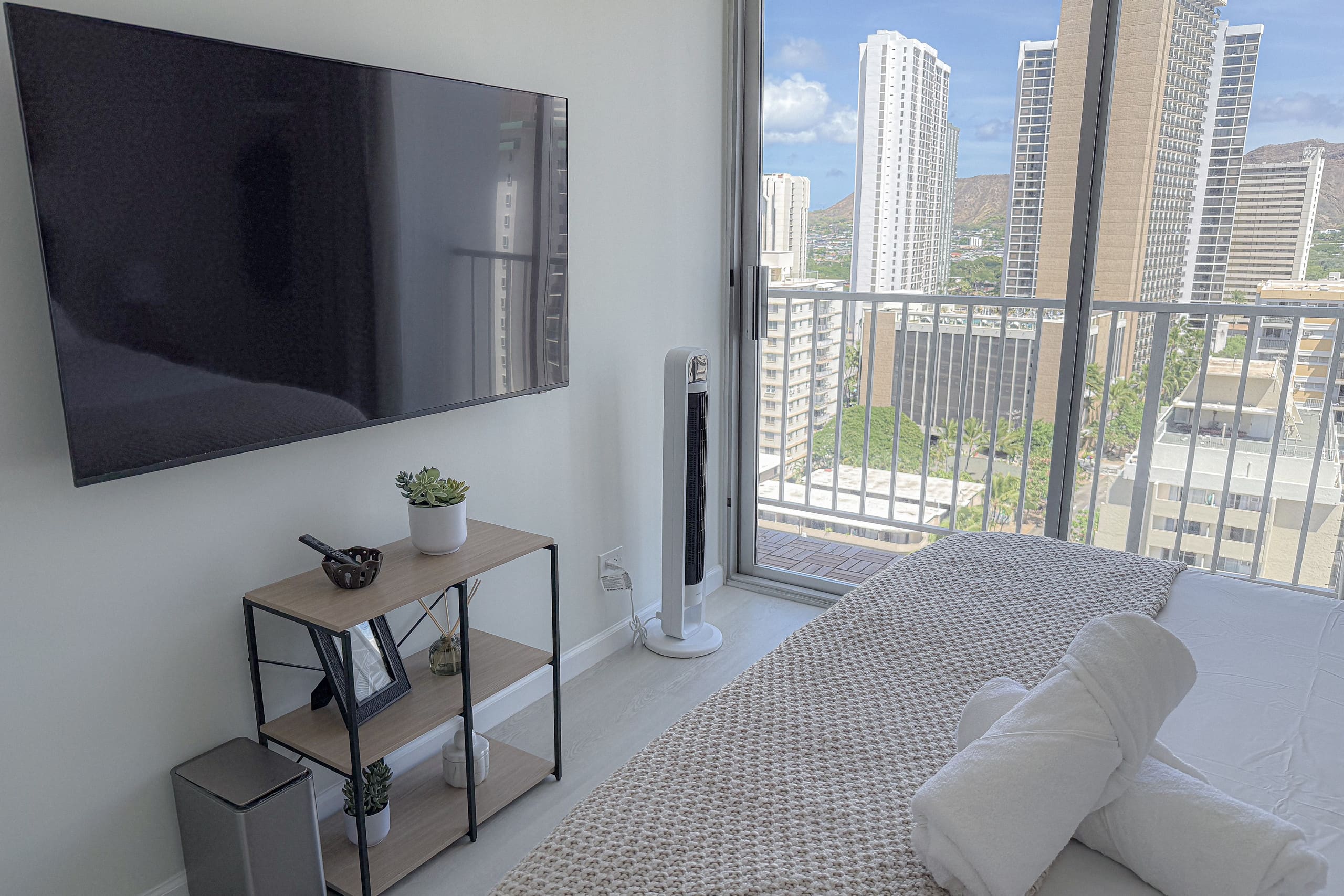 Waikiki Beach & Diamond Head View | 18F Luxe 1B - Image 27