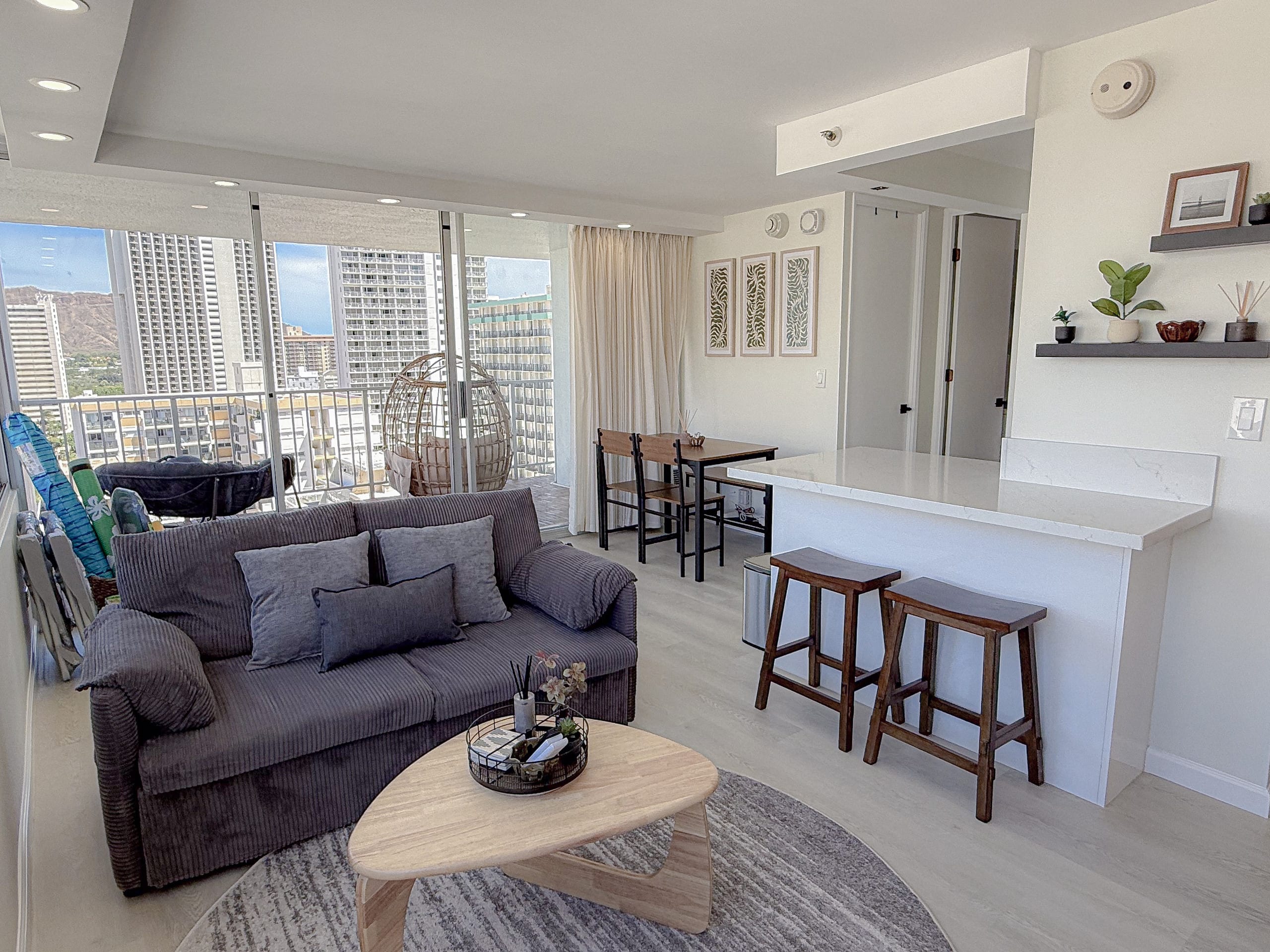 Waikiki Beach & Diamond Head View | 18F Luxe 1B - Image 2