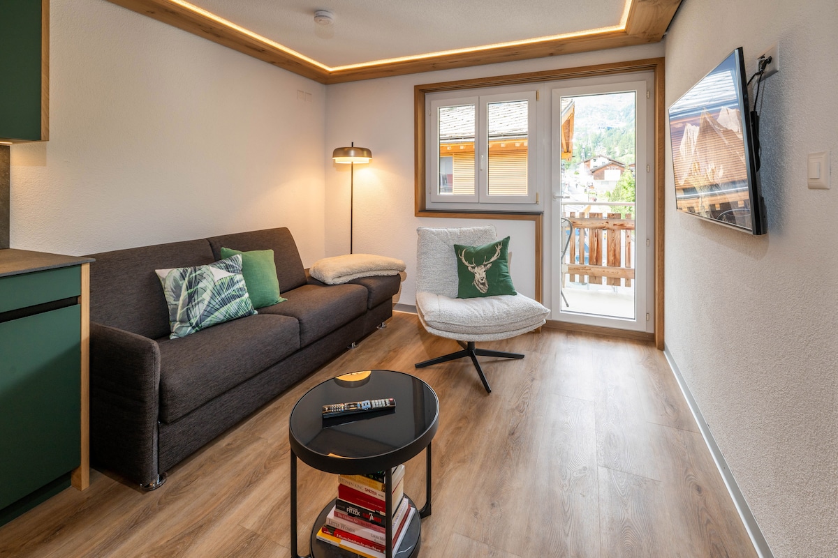 Top Airbnb: Matterhorn view, newly renovated, next to gondola lift in Zermatt