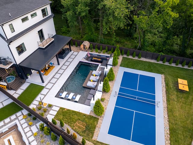 “The Pop Art Haus” | Gameroom • Pool • Pickleball