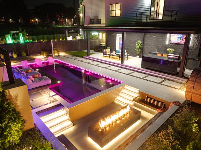 “The Pop Art Haus” | Gameroom • Pool • Pickleball gallery image 3