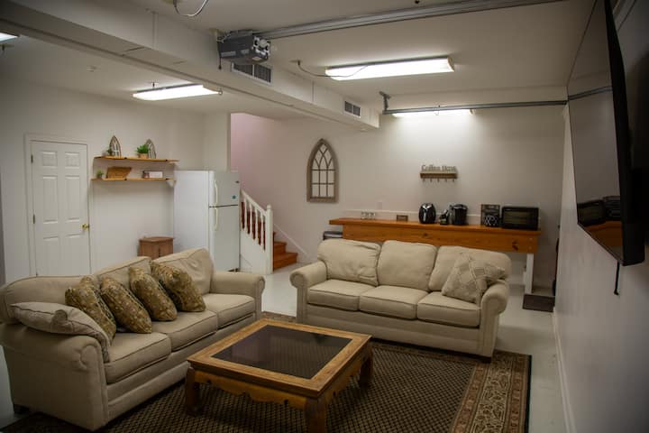 Centrally Located Cozy Retreat - Germantown, TN