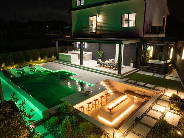 “The Art Haus” | Karaoke • Pool • Pickleball gallery image 3