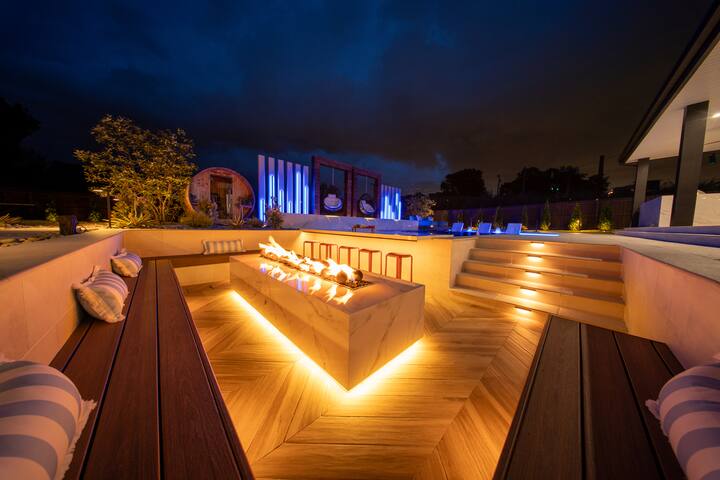 “The Art Haus” | Karaoke • Pool • Pickleball gallery image 4