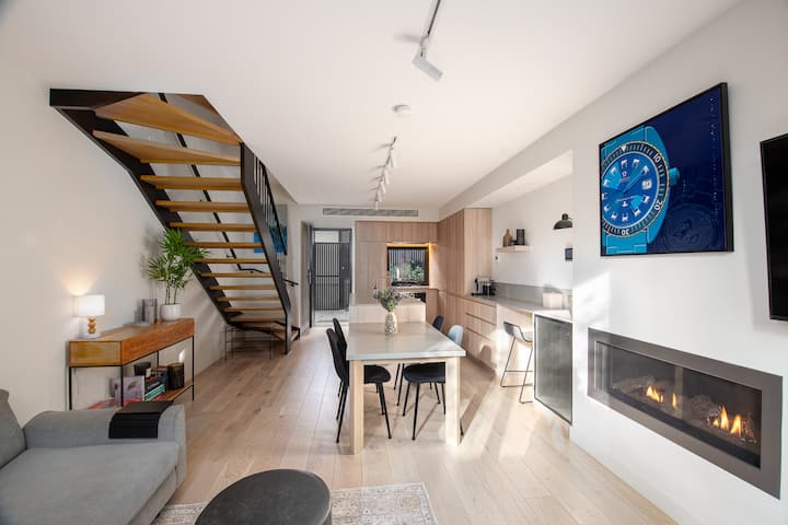Luxury South Yarra Base | Central & Free Parking