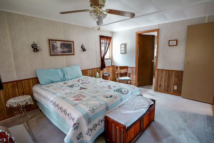 Missouri River Cottage - Cascade, MT
