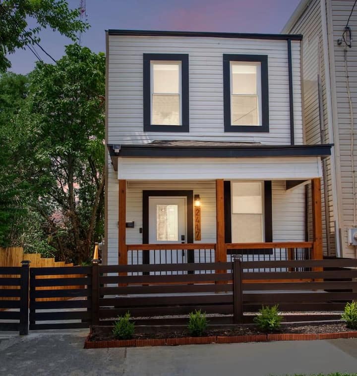 Cincy Luxe: 5BR 5BA, Hot Tub, Arcade, 4min Dtwn - Houses for Rent