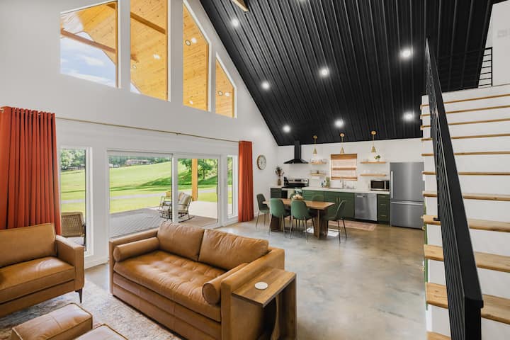 Lux Mountain Barndo Getaway | Brand New | Sleeps 6 - Waynesville, NC