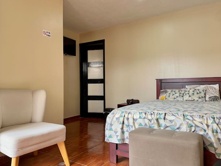 First you find a single bed and then, when you cross the door, two more beds. Ideal for groups or families who want to relax with more privacy.
