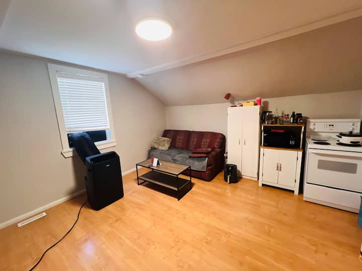 Downtown Private Loft - Medicine Hat