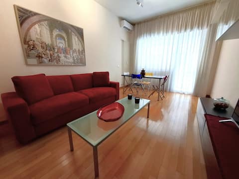Top performing Airbnb: Sophia. Vatican City Retreat. Stylish Apartment. in Roma