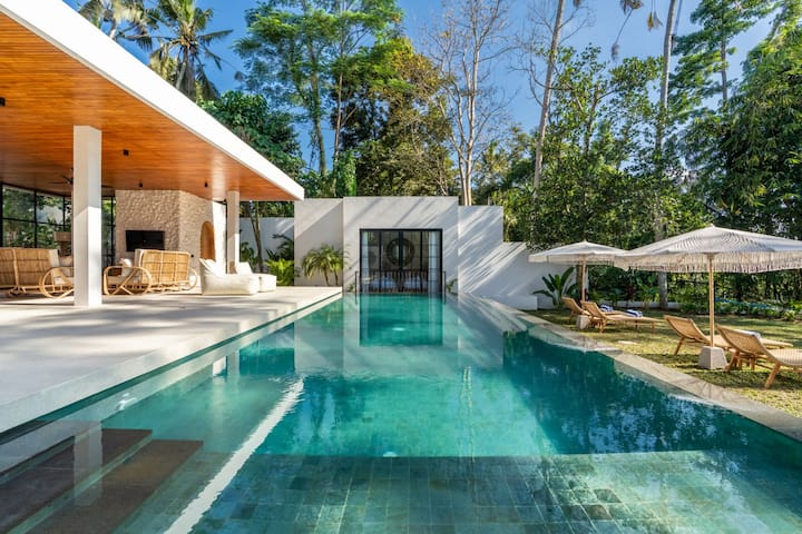 Fire Fly Twin Room, Pool View at Fire Fly Bali Villa