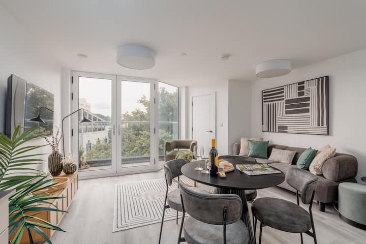 Restaurants & Poole Park Close By With Balcony - Sandbanks