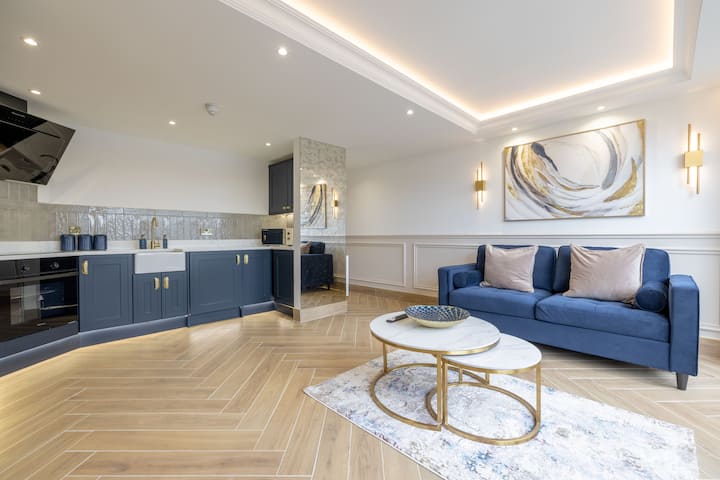 Luxury Apartment With River View, Central Location - Londonderry
