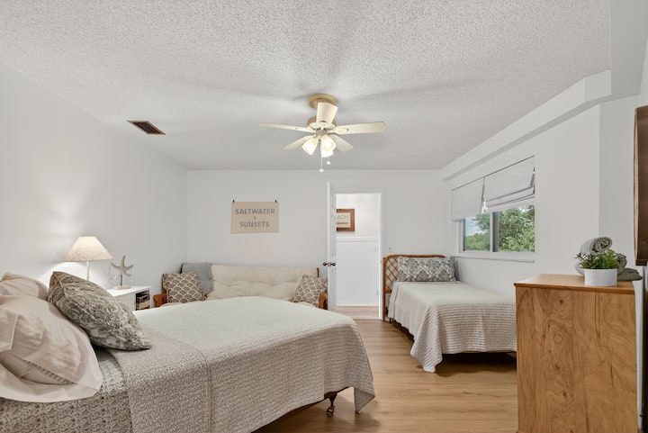 The comfortable guest room is perfectly suited for a couple, a family or a kid/teen hideaway.  Sleeping consists of a full bed, twin bed, and queen size futon.   
