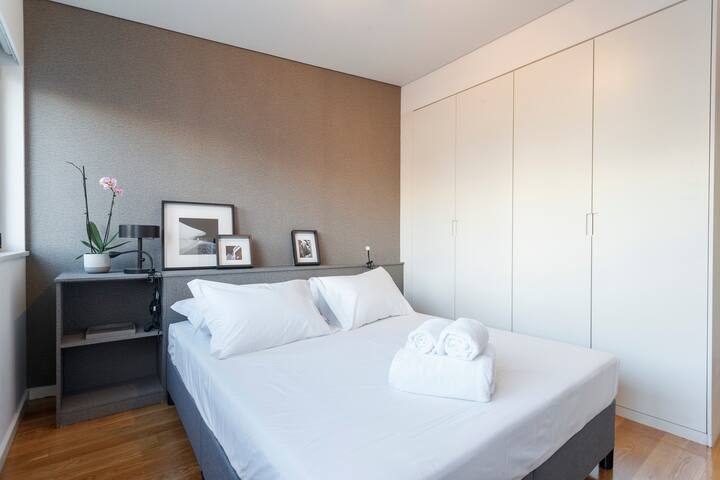 MY LX FLAT Stunning and Bright 2BR Apartment gallery image 3