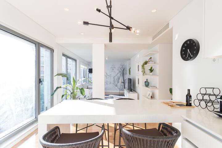 MY LX FLAT Stunning and Bright 2BR Apartment gallery image 2