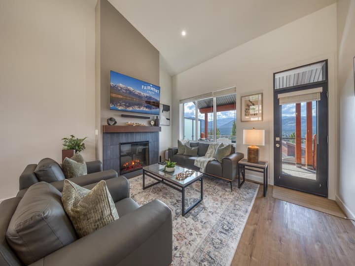 June Bonus: 2 Pool Passes | 3br Retreat | Unit 25 - Fairmont Hot Springs, BC
