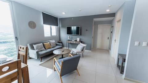 2BR Condo 15min Airport with Amenities - Pool Gym