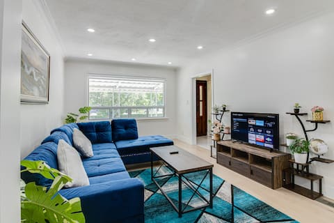 Successful Airbnb property: Family friendly house, 25 minutes to Downtown in Scarborough Southwest